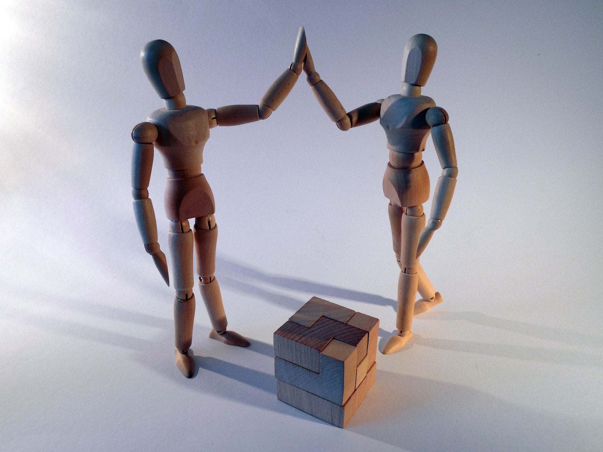 Image of two robots and a cube